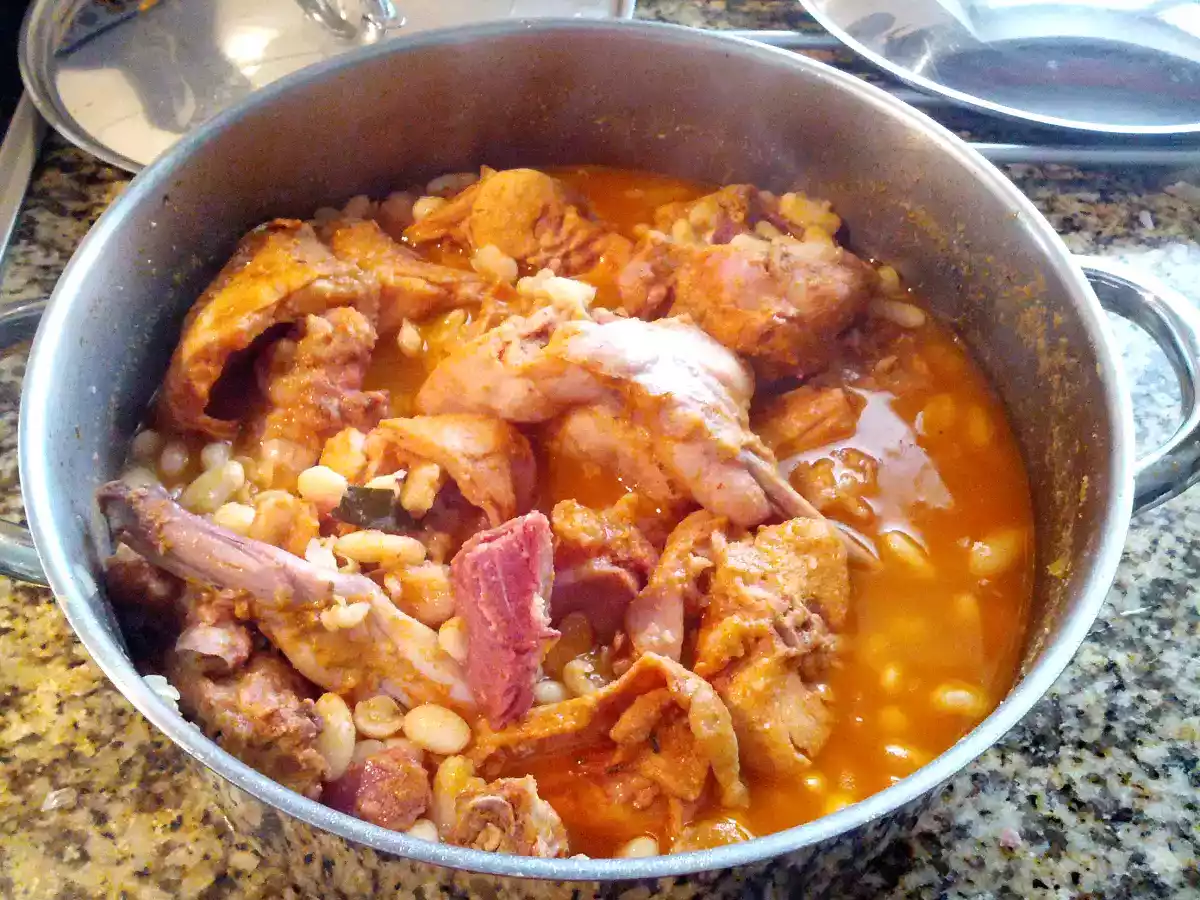 Feijoada de coelho com canelo de porco fumado