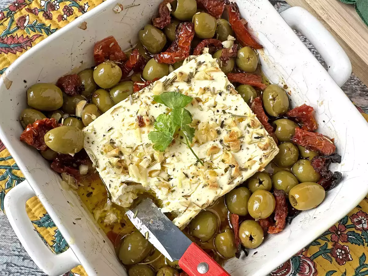 Feta no forno com tomates secos e azeitonas no estilo mediterrâneo - foto 3