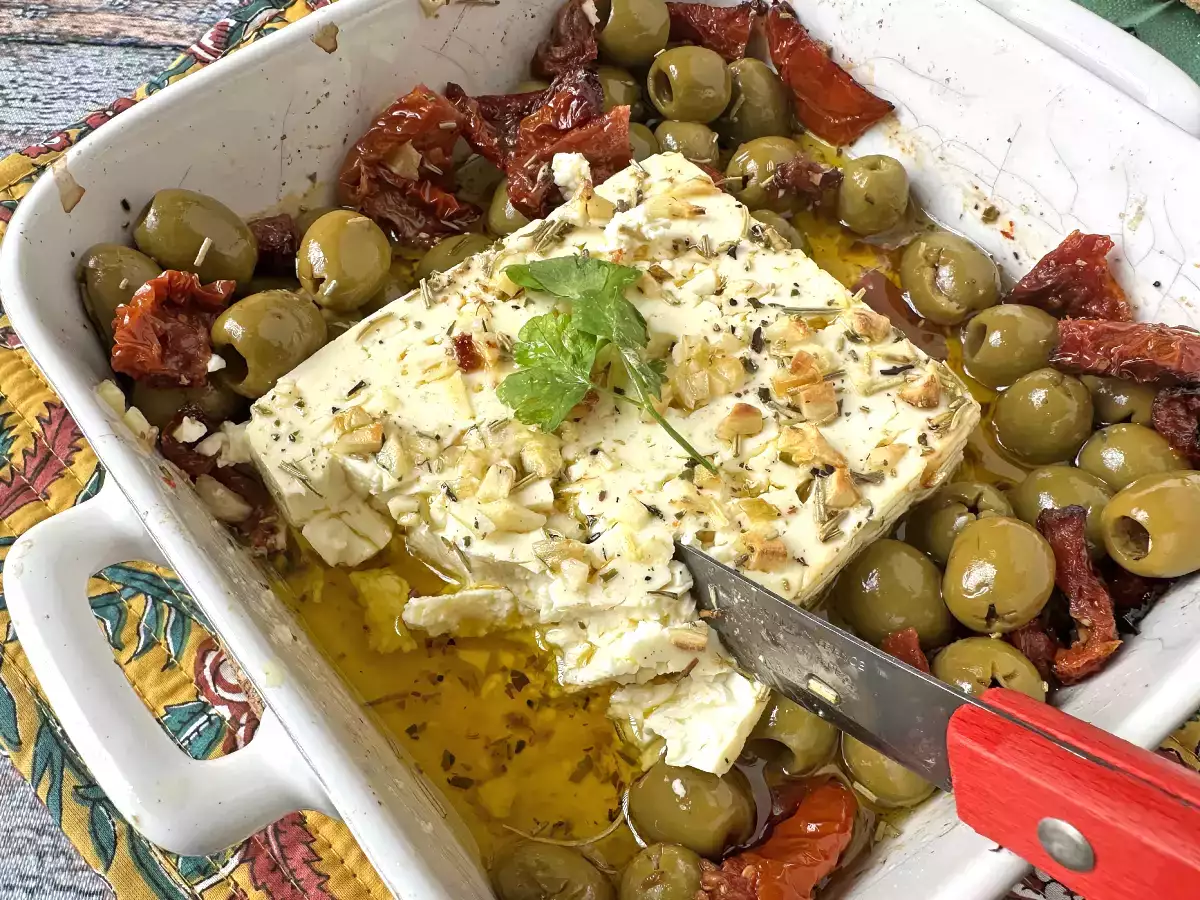 Feta no forno com tomates secos e azeitonas no estilo mediterrâneo - foto 5