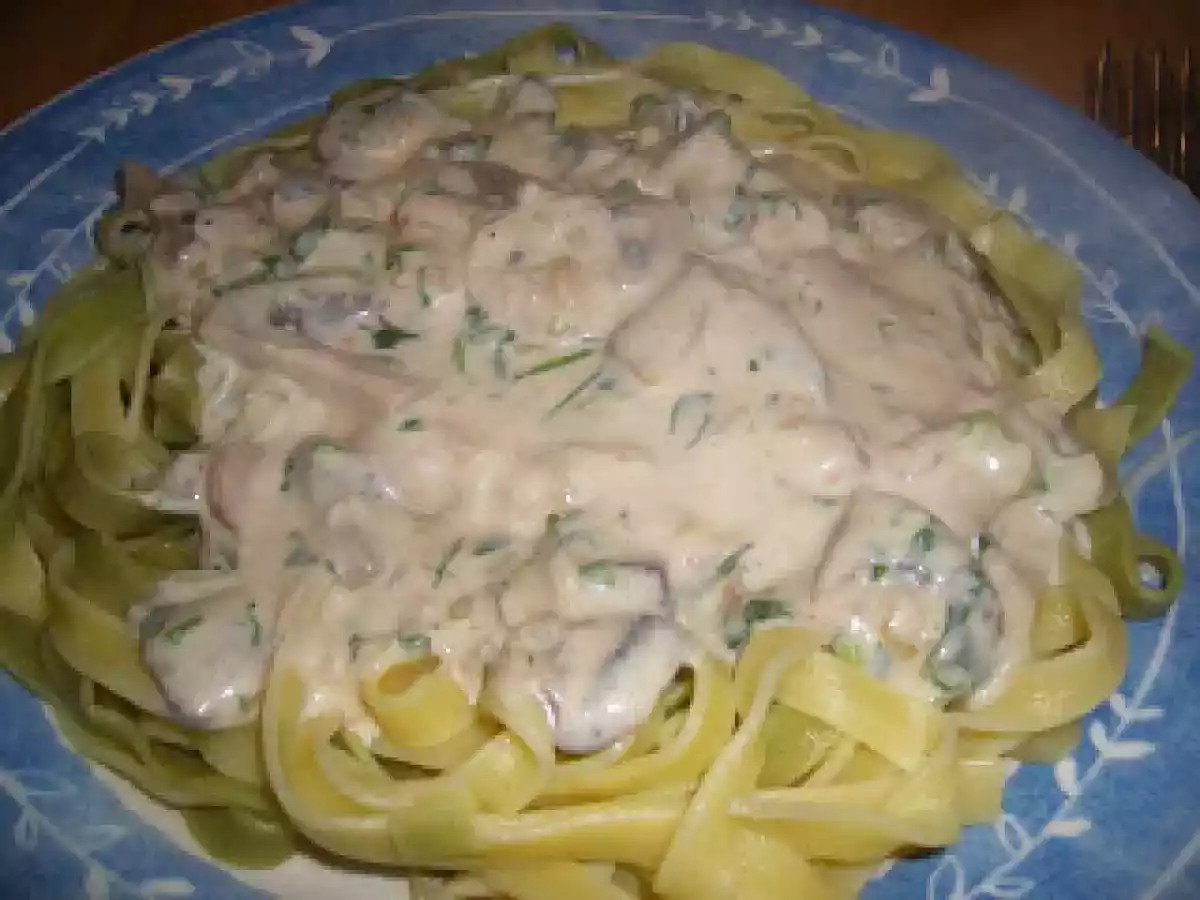 Fettuccine al Fungi - Creme de Cugumelos com massa Fettuccine