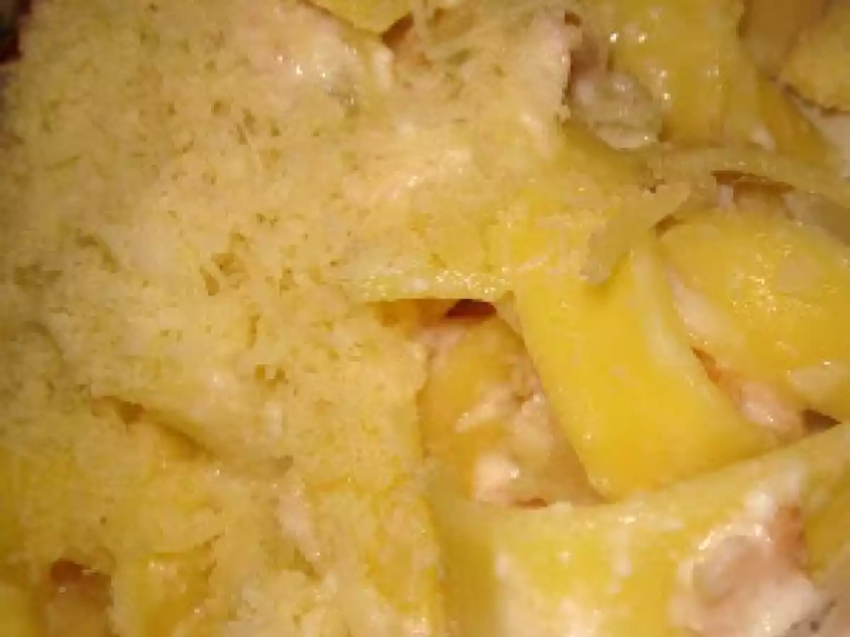 Fettuccine ao molho branco e peito de peru