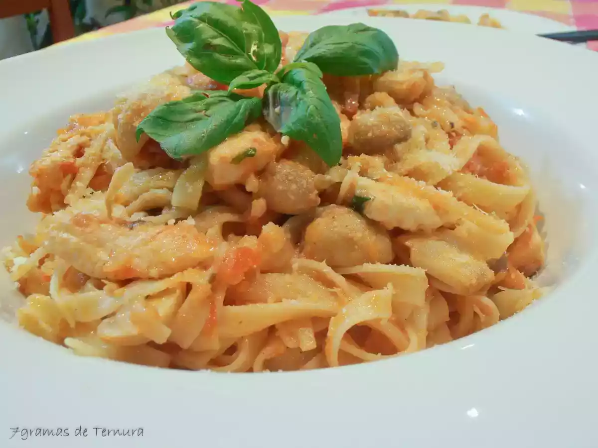 Fettuccini com Frango, Cogumelos e Manjericão - foto 2