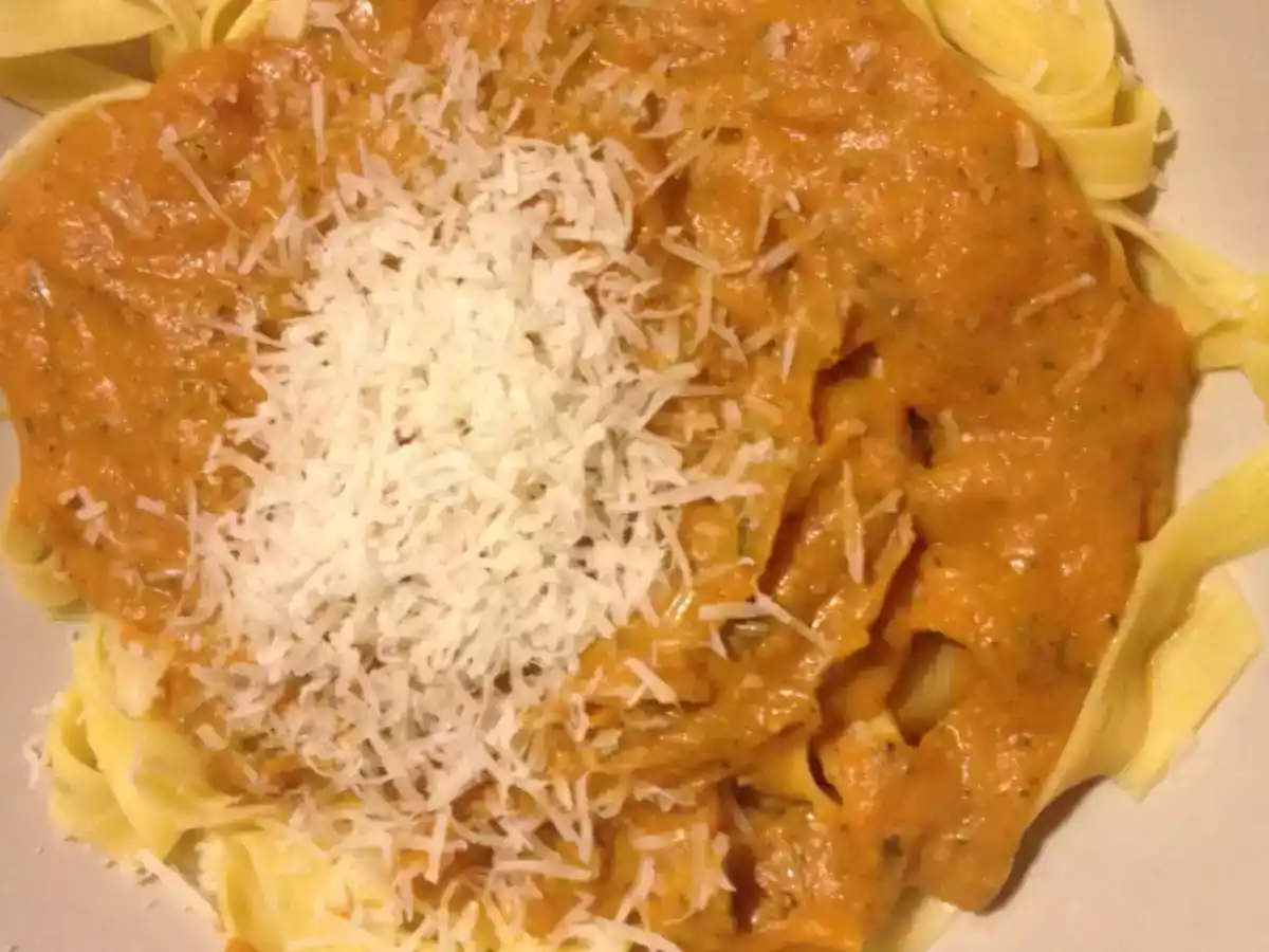 Fettucinne com puré de legumes assados.