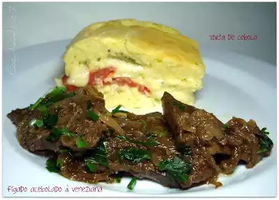 Fígado acebolado à veneziana/ torta de cebola