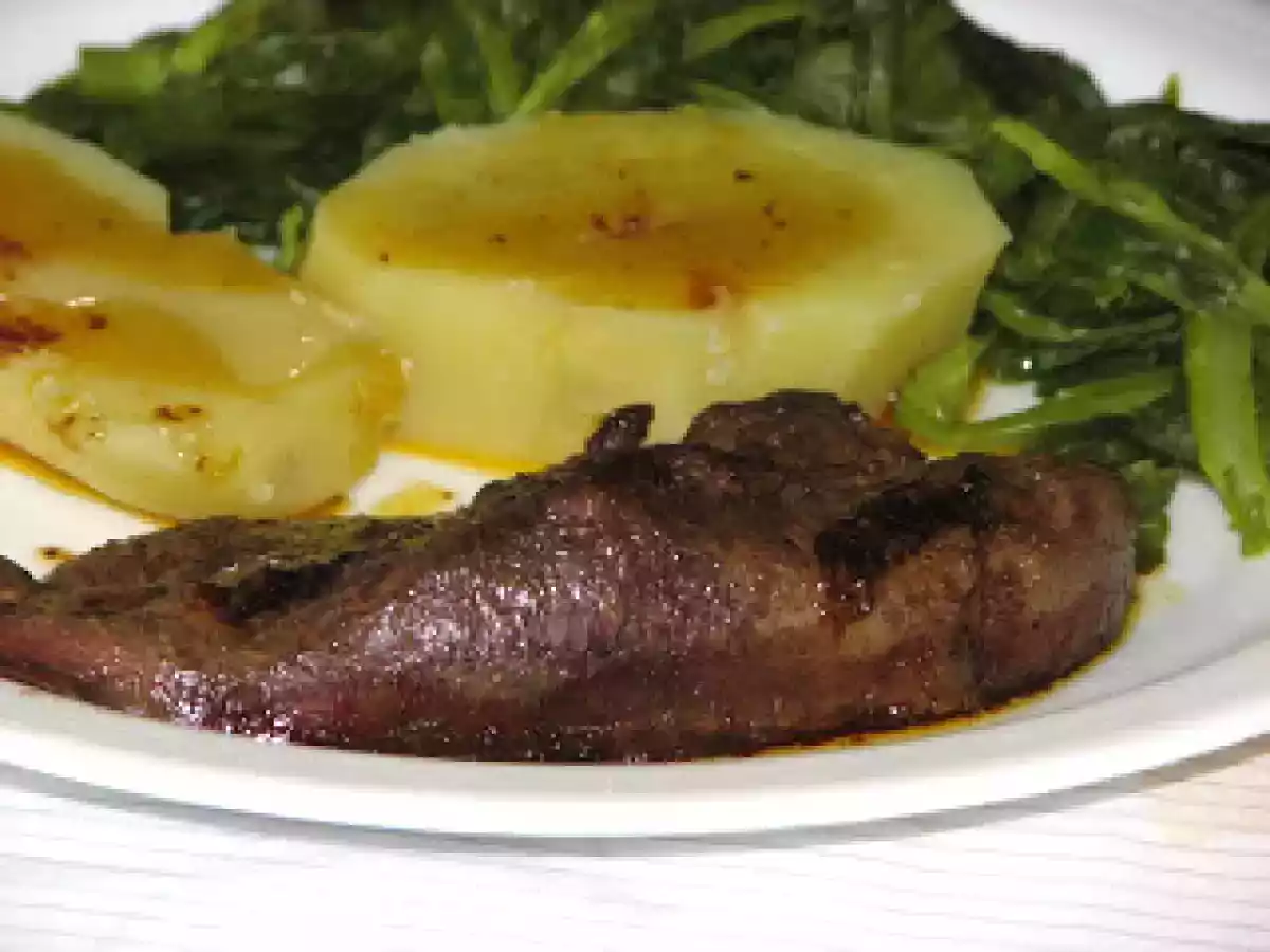 Figado flamejado com vinho do porto