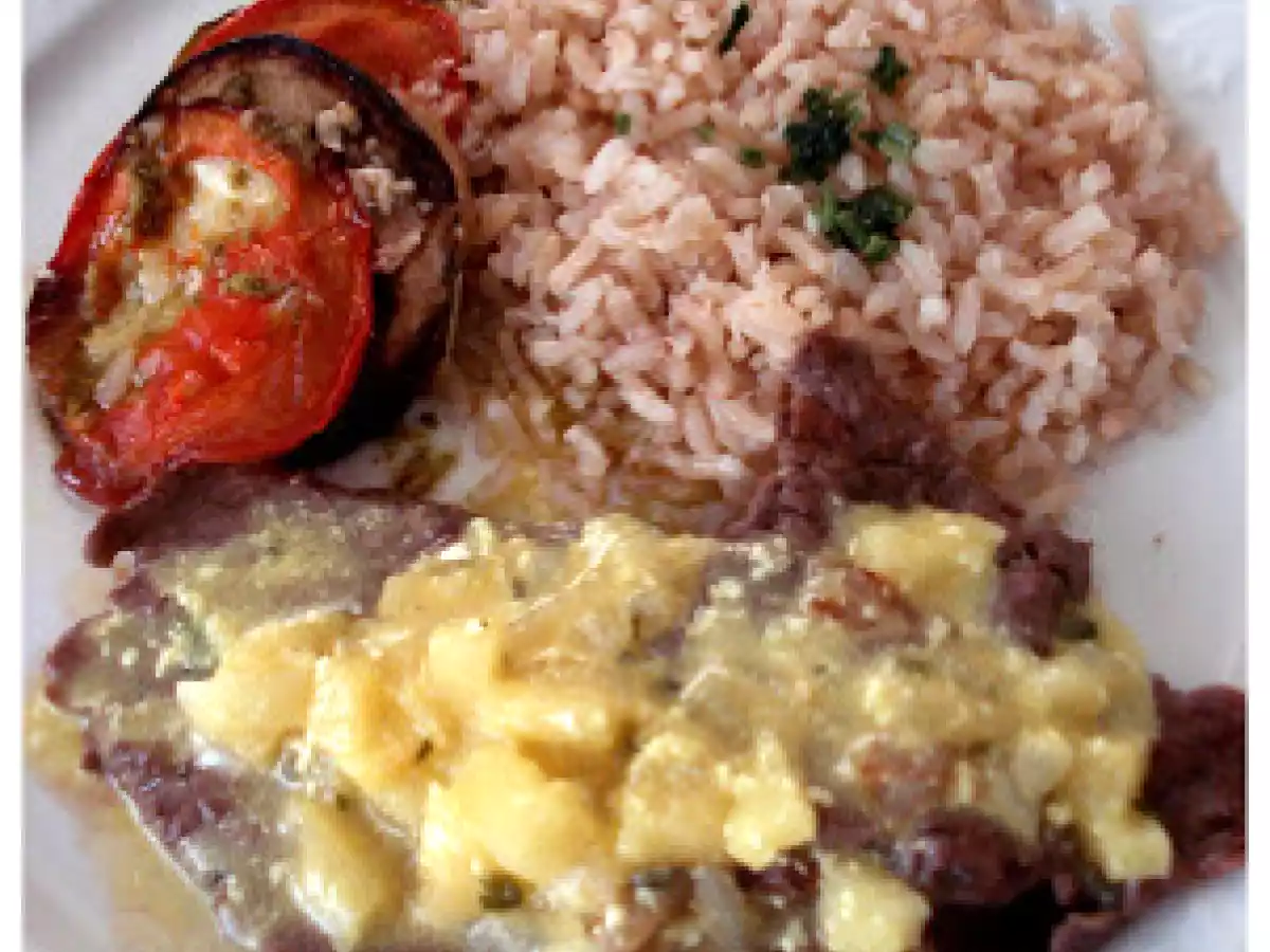 Filé com molho de mostarda e maçã
