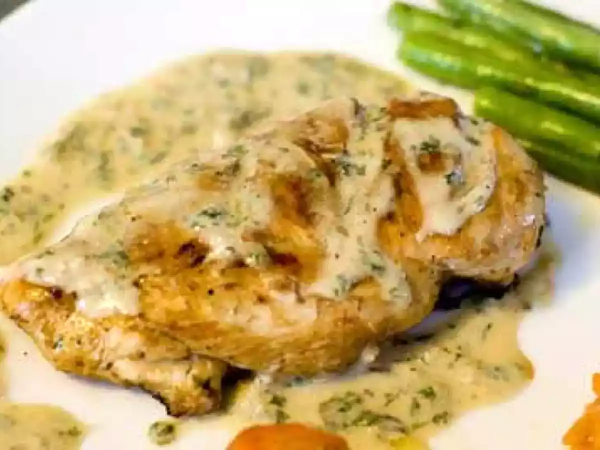 FILÉ DE FRANGO AO MOLHO DE MARACUJÁ