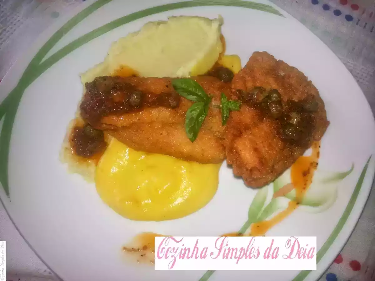 Filé de Peixe com Purê de Batata Doce e Musseline de Baroa com Molho de alcaparra