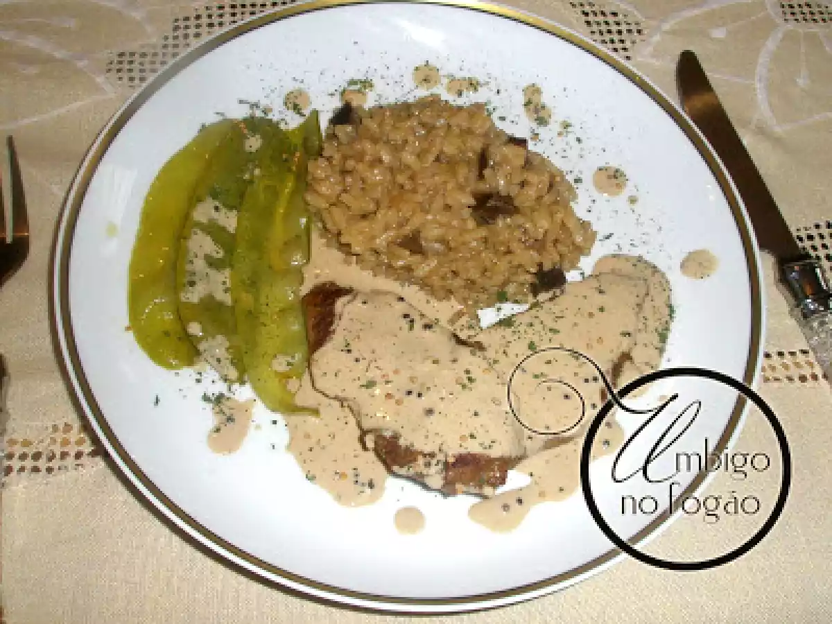 FILÉ MIGNON AO MOLHO DE MOSTARDA COM RISOTTO DE FUNGHI SECCHI