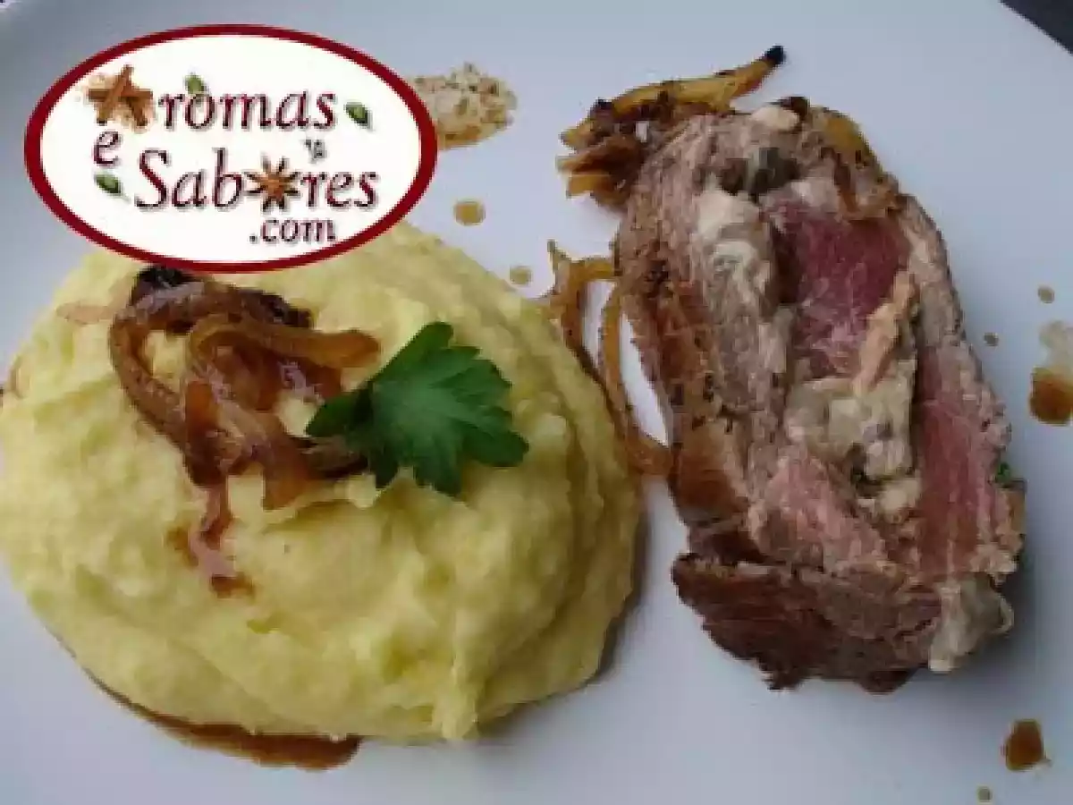 Filé mignon recheado com cream cheese e cogumelos