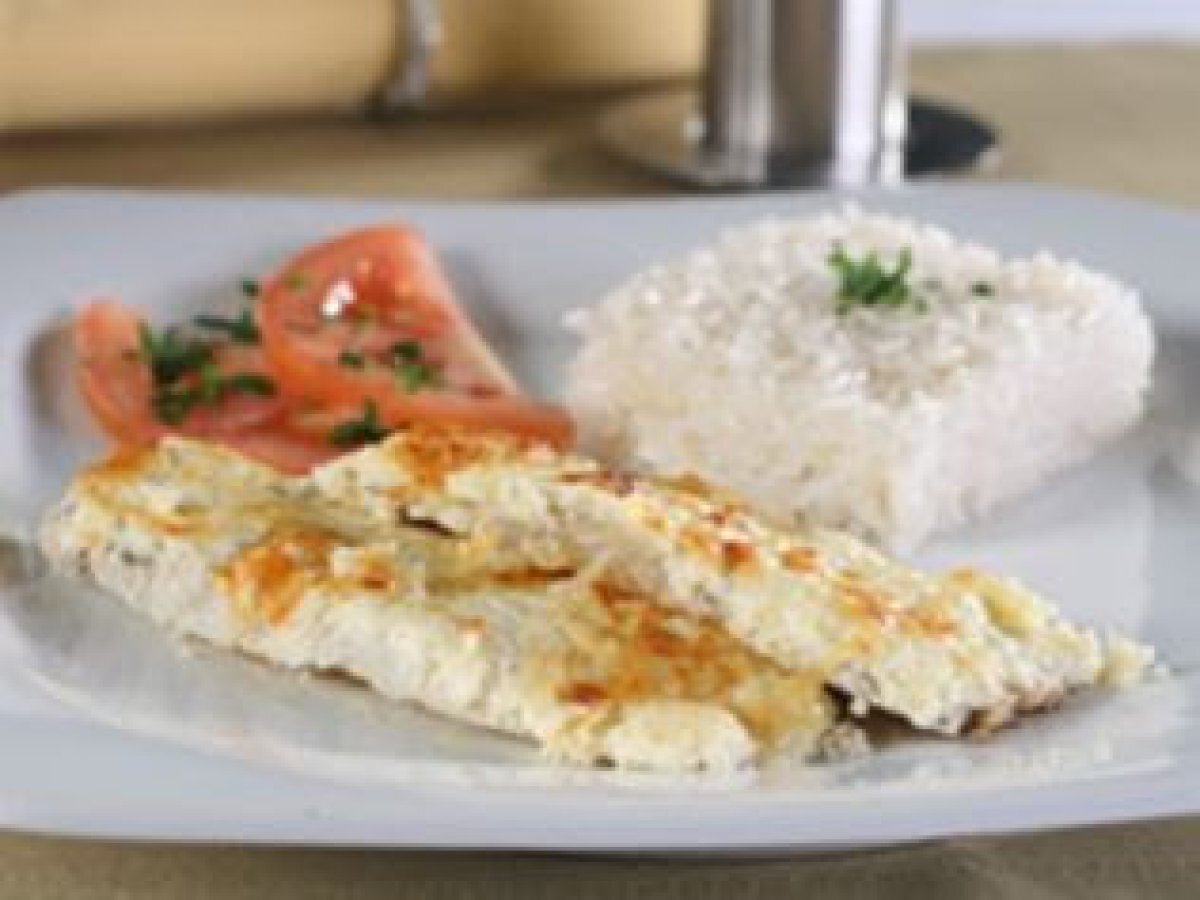 Filet de pescada com molho de iogurte