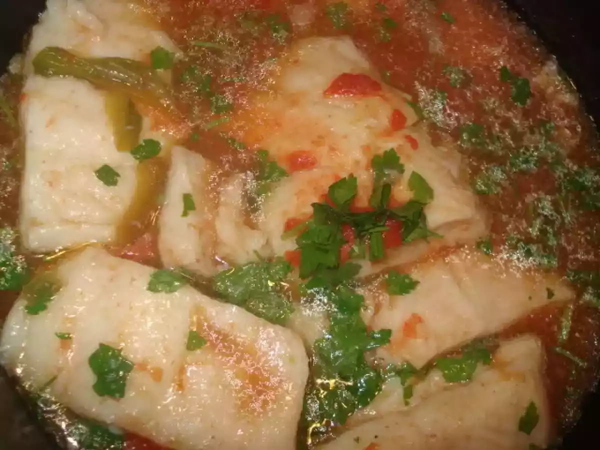 FILETE DE PANGA ESTUFADO, COM ACOMPANHAMENTO DE BATATA RISSOLÉ E CASTANHAS FRITAS... - foto 2