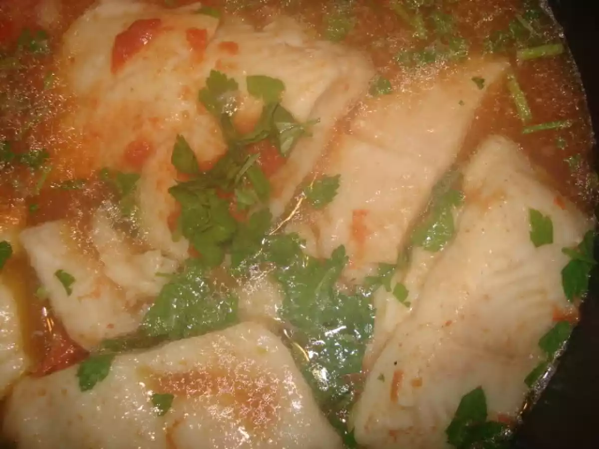 FILETE DE PANGA ESTUFADO, COM ACOMPANHAMENTO DE BATATA RISSOLÉ E CASTANHAS FRITAS... - foto 3