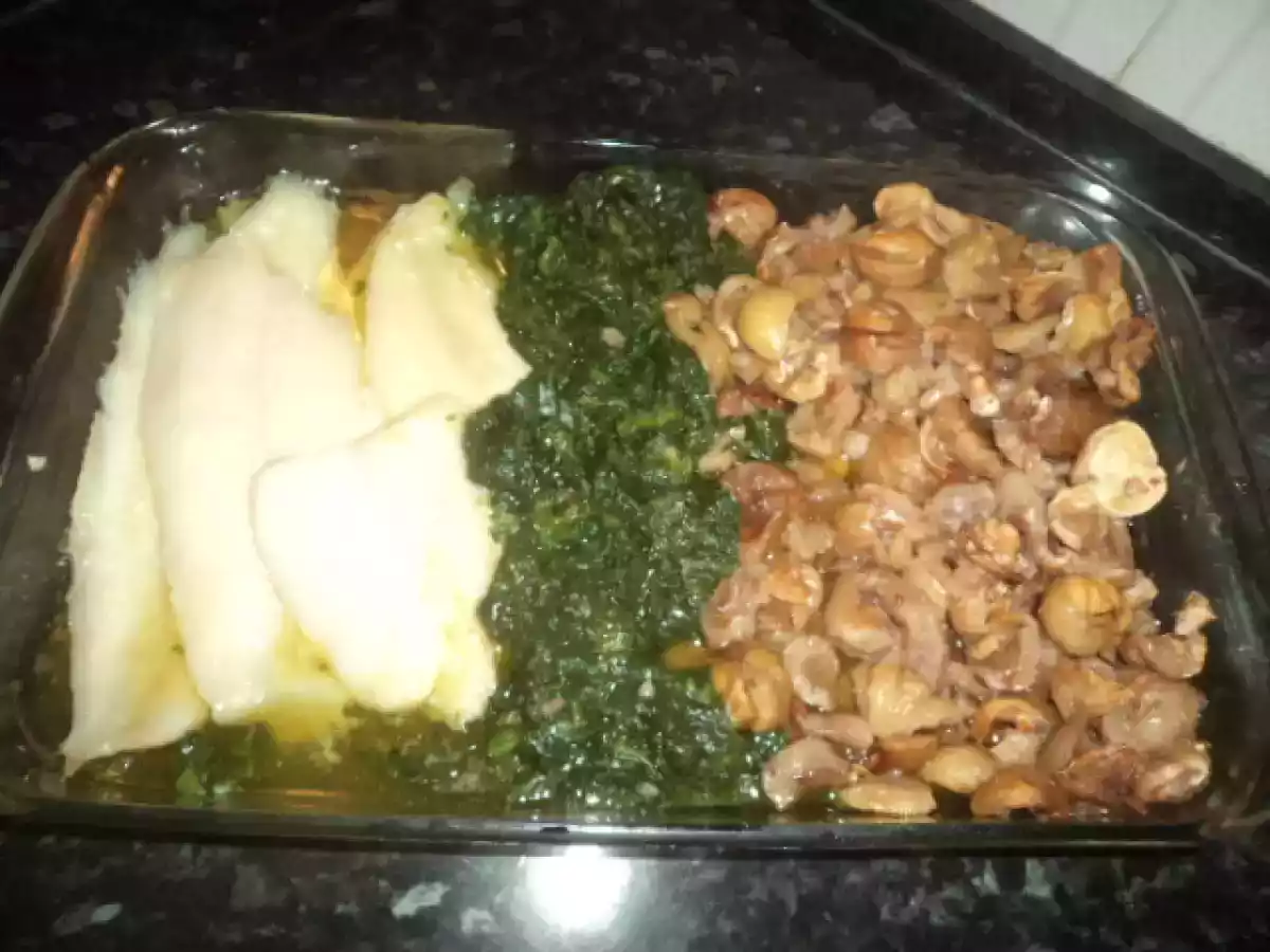 Filetes de peixe em cama de espinafres e castanhas - foto 3