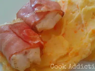 Filetes de peixe gato com bacon e puré de batata e cenoura