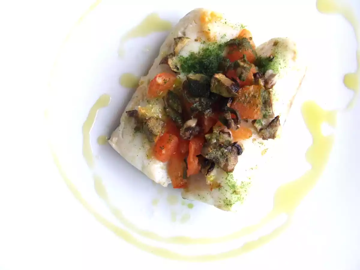 Filetes de pescada c/ tomate e cogumelos
