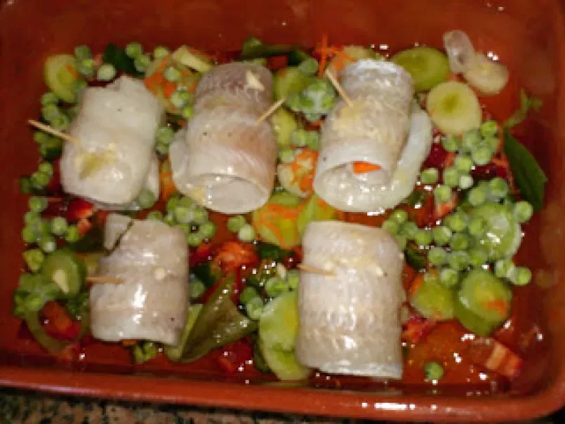 Filetes de pescada enrolados em cama de legumes - foto 2