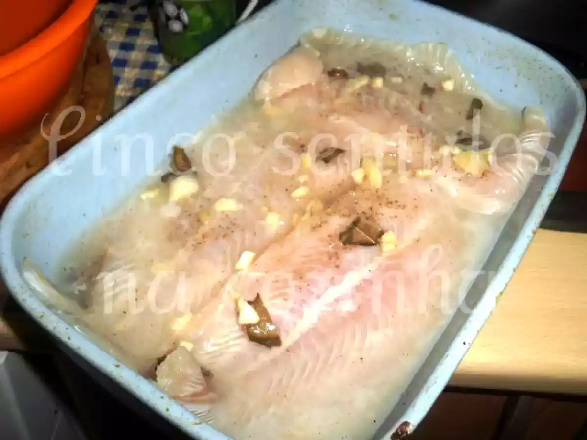 Filetes de pescada no forno com tomate, azeite e manjericão - foto 3