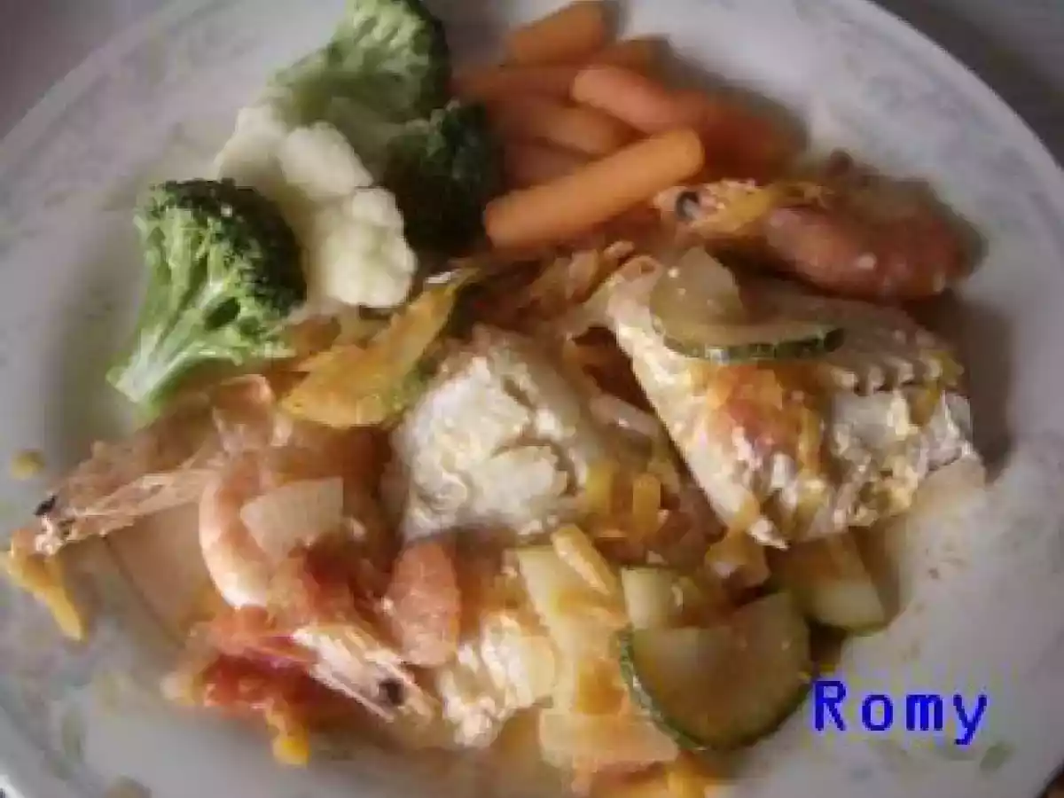 Filetes de pescada no tacho com legumes