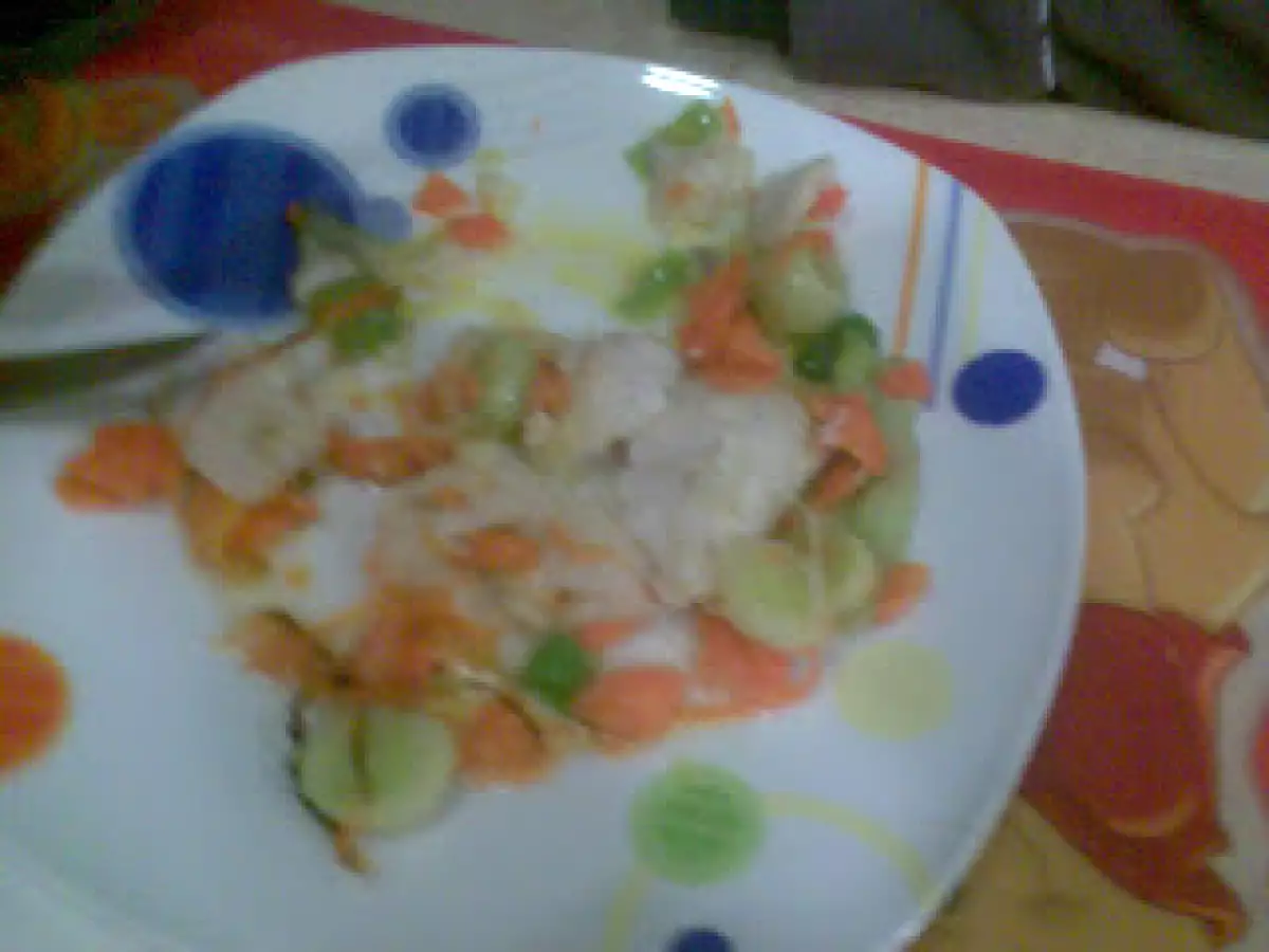 Filetes de Pescado c/ alho francês e cenouras - foto 2