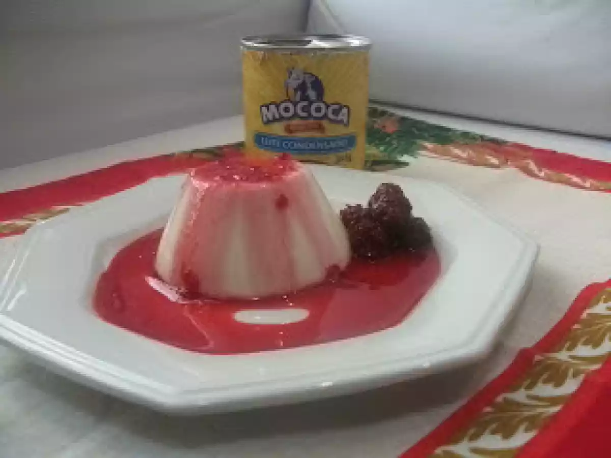 Flan de Iogurte com calda de amoras