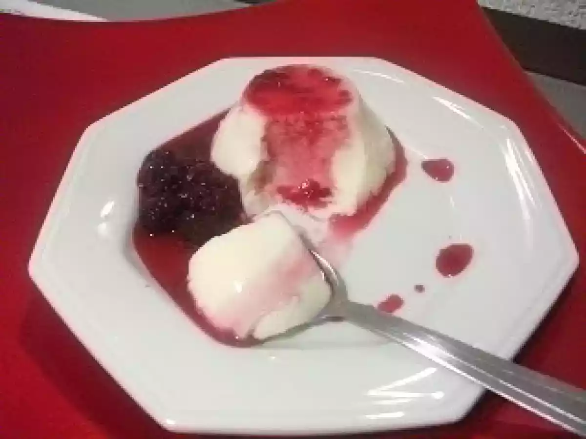 Flan de Iogurte com calda de amoras - foto 2