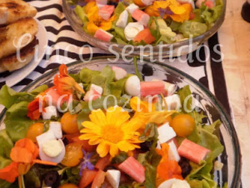 Flores-Porque não Salada de delicias do mar com massa, rúcula e flores comestíveis, foto 3