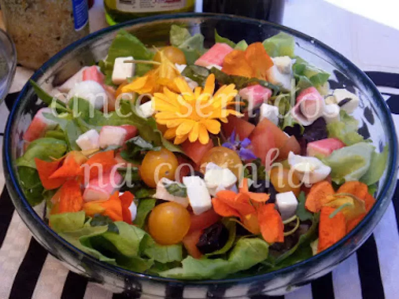 Flores-Porque não Salada de delicias do mar com massa, rúcula e flores comestíveis, foto 4