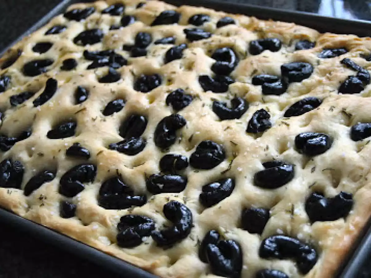 FOCACCIA 4 ÀS - ALHO, AZEITE, ALECRIM E AZEITONA