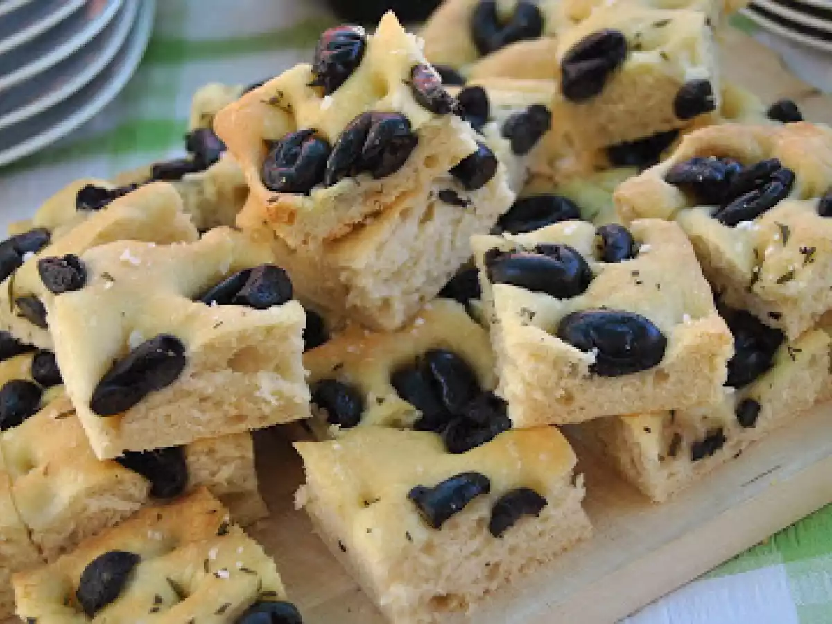 FOCACCIA 4 ÀS - ALHO, AZEITE, ALECRIM E AZEITONA - foto 2