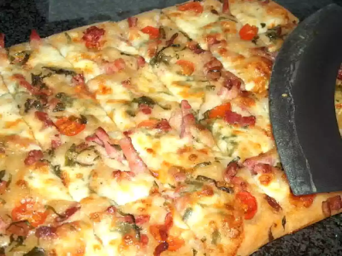 FOCACCIA DE BACON, TOMATE CHERRY, MANJERICÃO E MOZZARELLA - foto 2