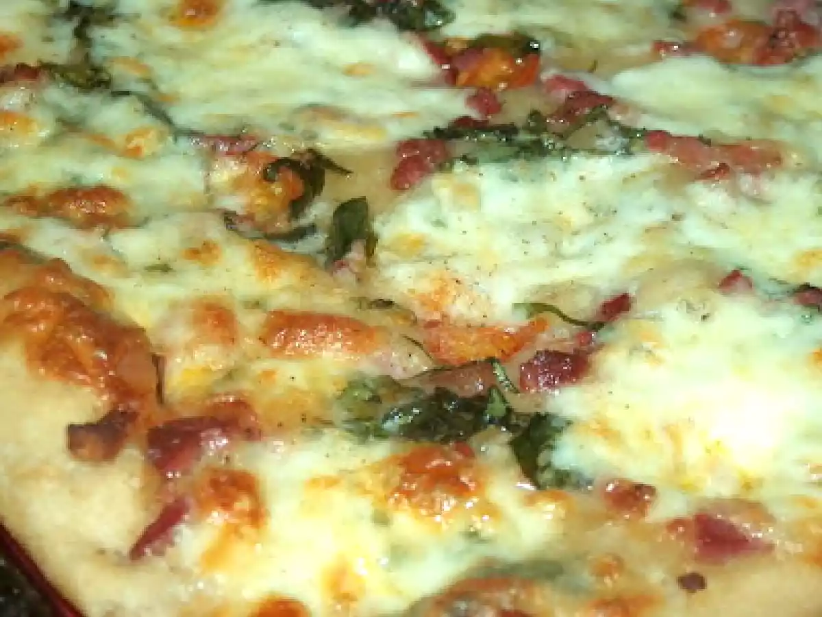 FOCACCIA DE BACON, TOMATE CHERRY, MANJERICÃO E MOZZARELLA - foto 3