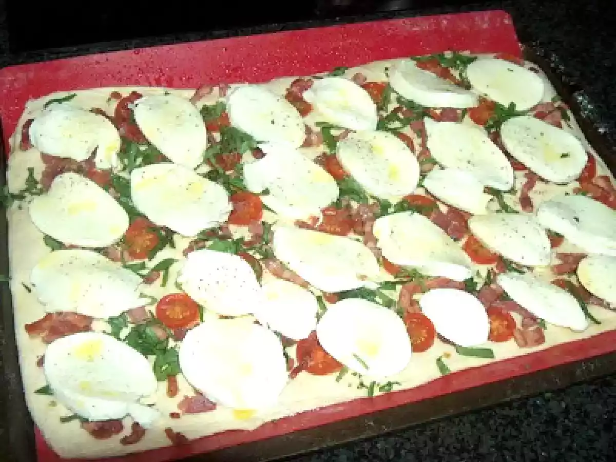 FOCACCIA DE BACON, TOMATE CHERRY, MANJERICÃO E MOZZARELLA - foto 5