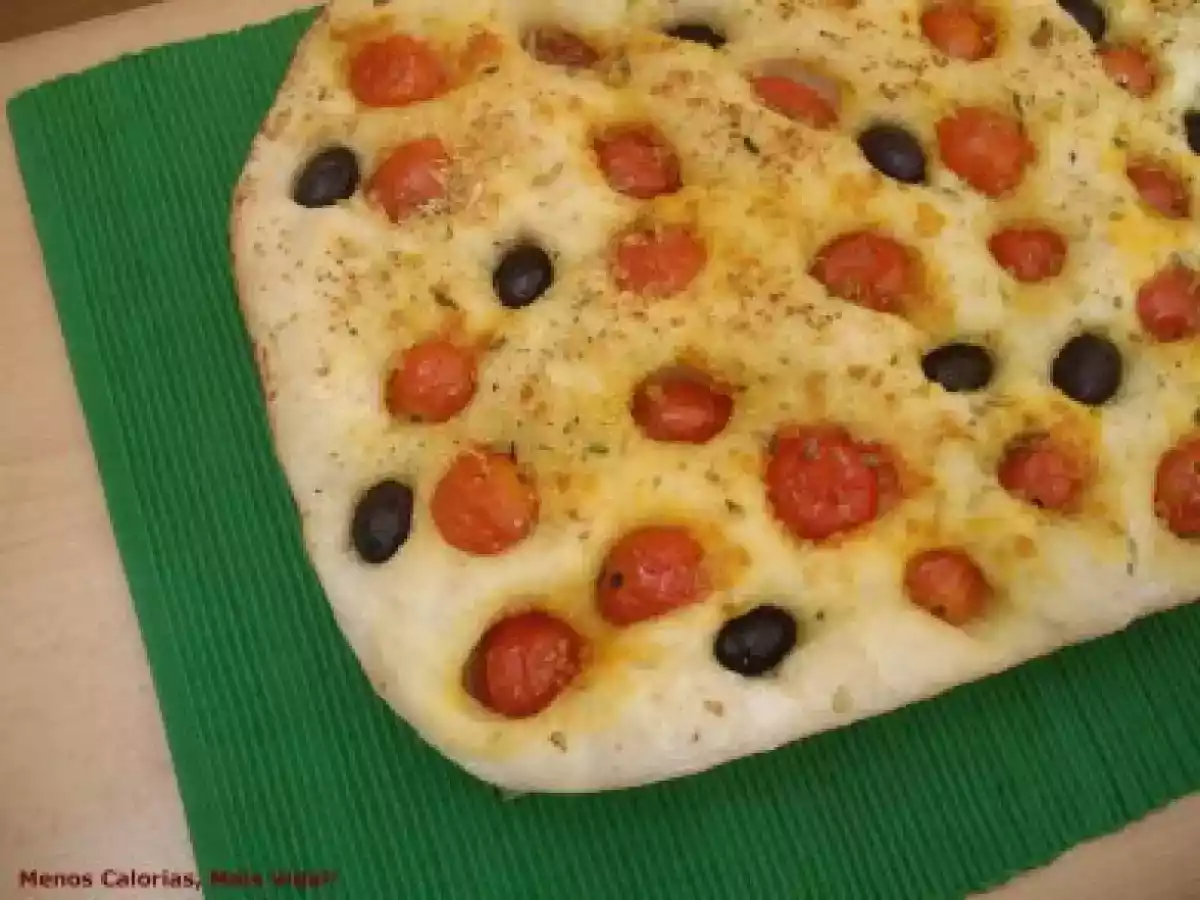 Focaccia de Tomate, Azeitonas, Alho e Orégãos
