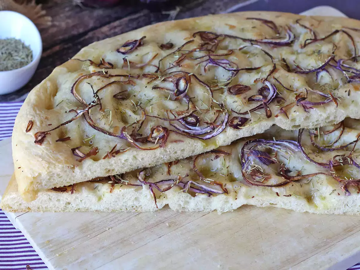 Focaccia rústica com cebola e alecrim - foto 4