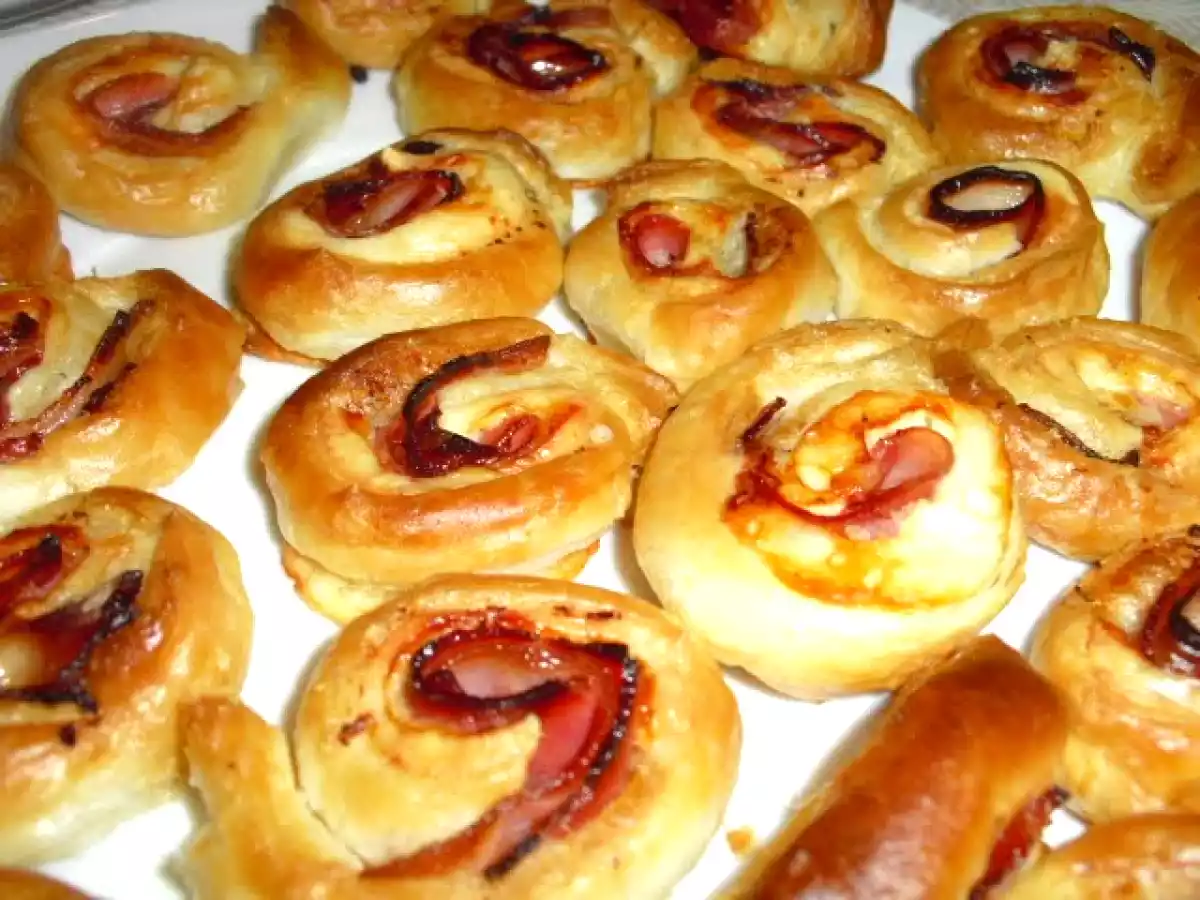 Folhadinhos de queijo e bacon
