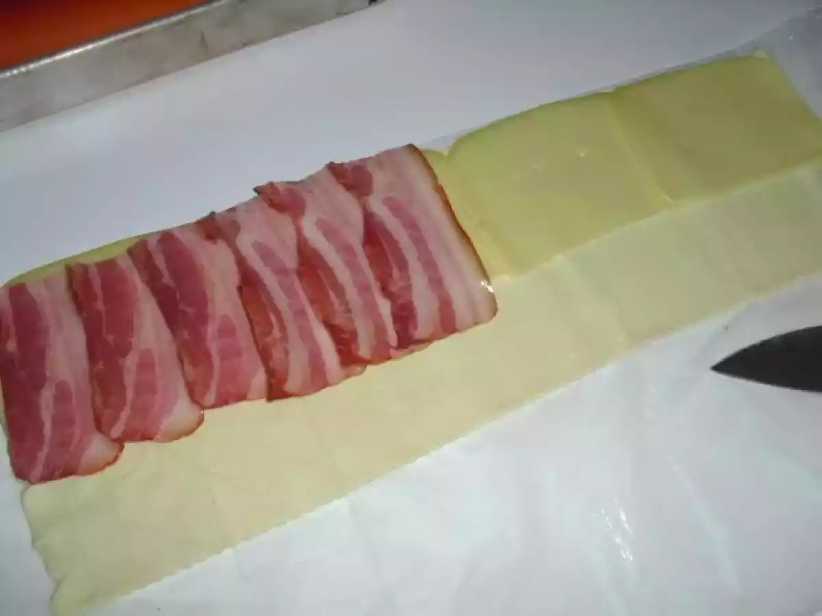 Folhadinhos de queijo e bacon - foto 2