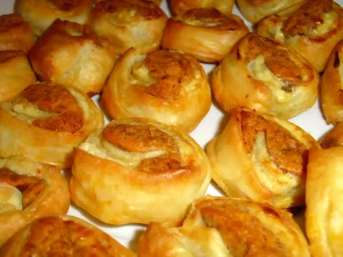 Folhadinhos de queijo e bacon - foto 11