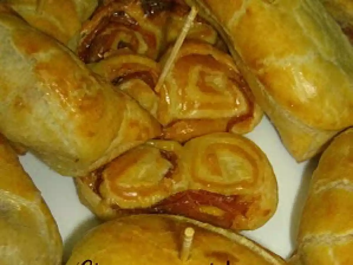 Folhadinhos de salsicha e palmiers de presunto e queijo- Natal