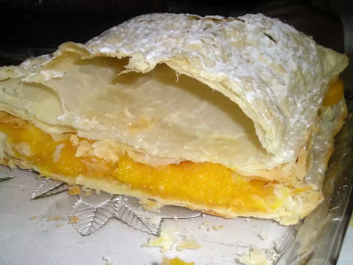 Folhado com doce de ovos