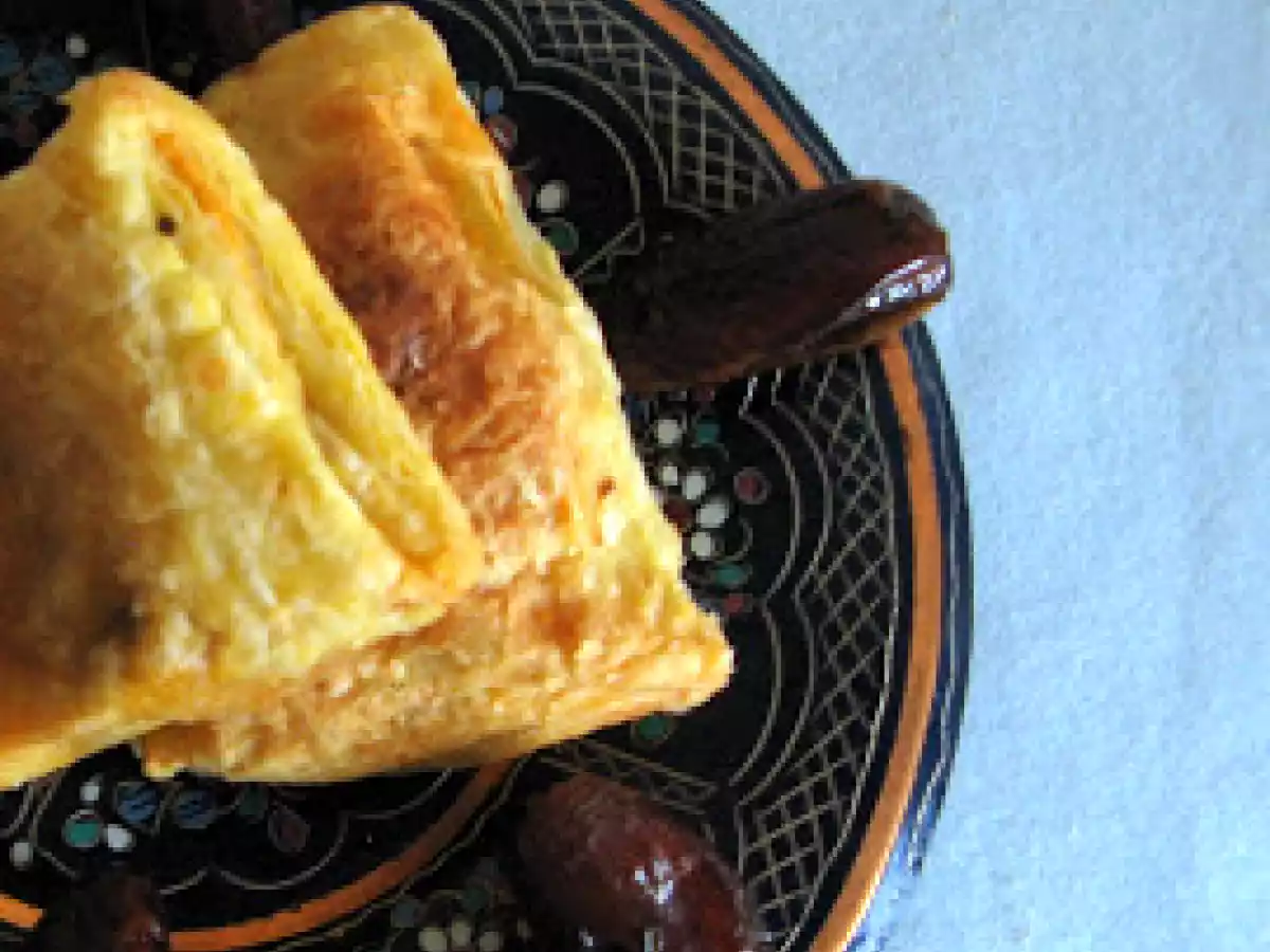 Folhados de tâmara e queijo