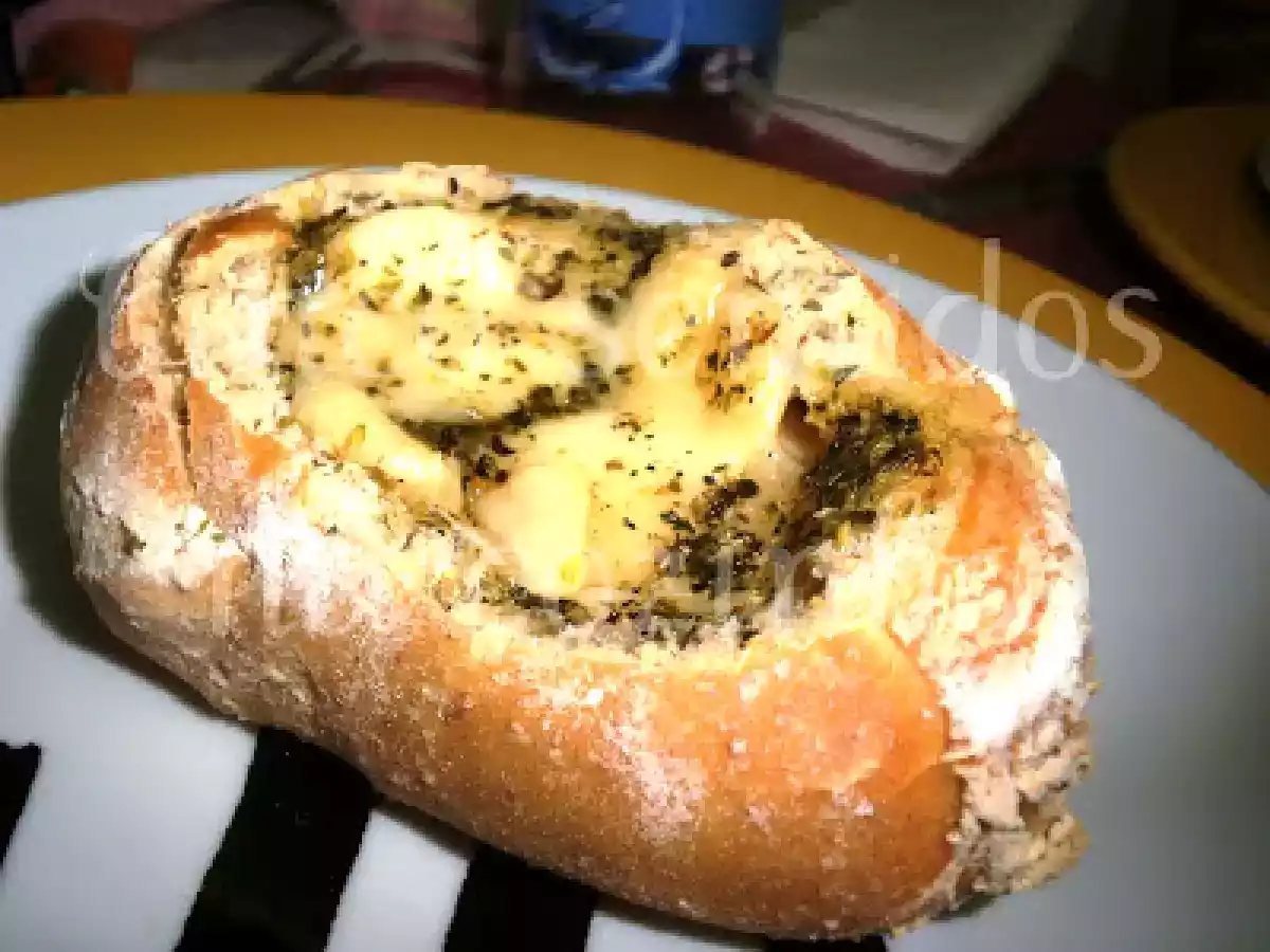 Fondue de queijo e ervas no pão - foto 4