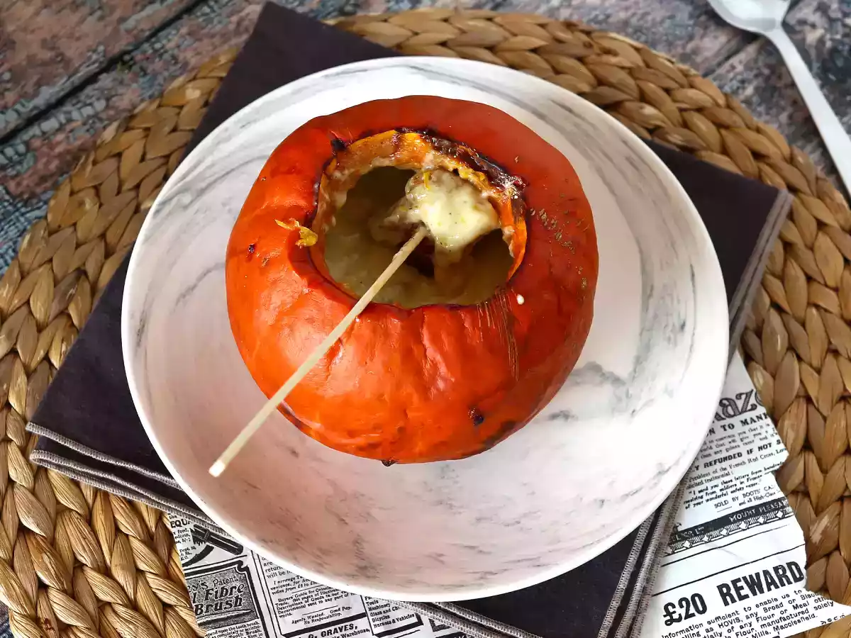 Fondue de queijo na abóbora