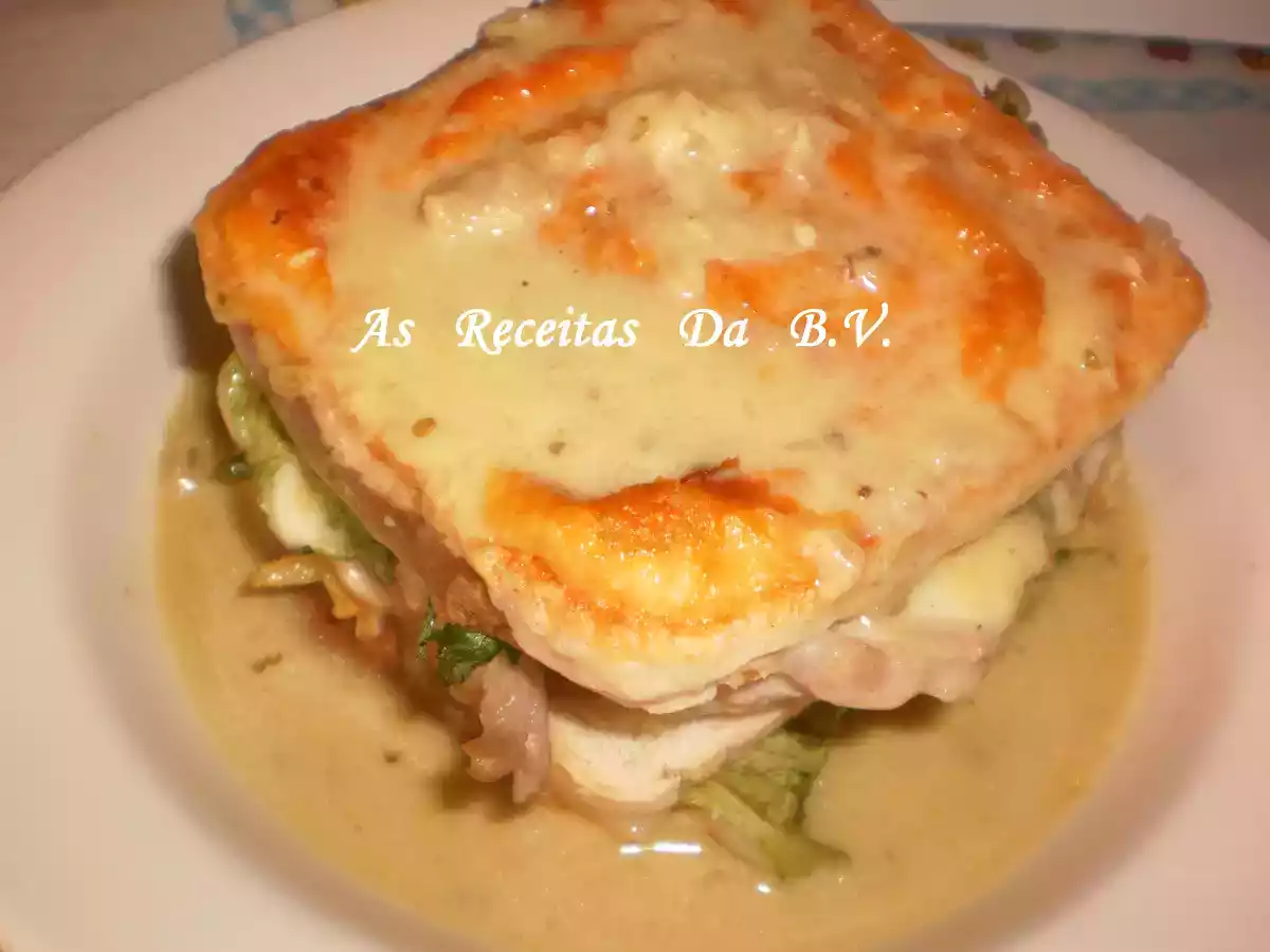 Francesinha de Porco Com Molho de Caril
