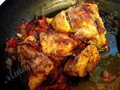 Faça a receita do delicioso frango à caçadora sem nenhum trabalho