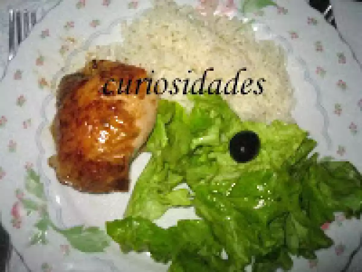 Frango á maricas com arroz e salada
