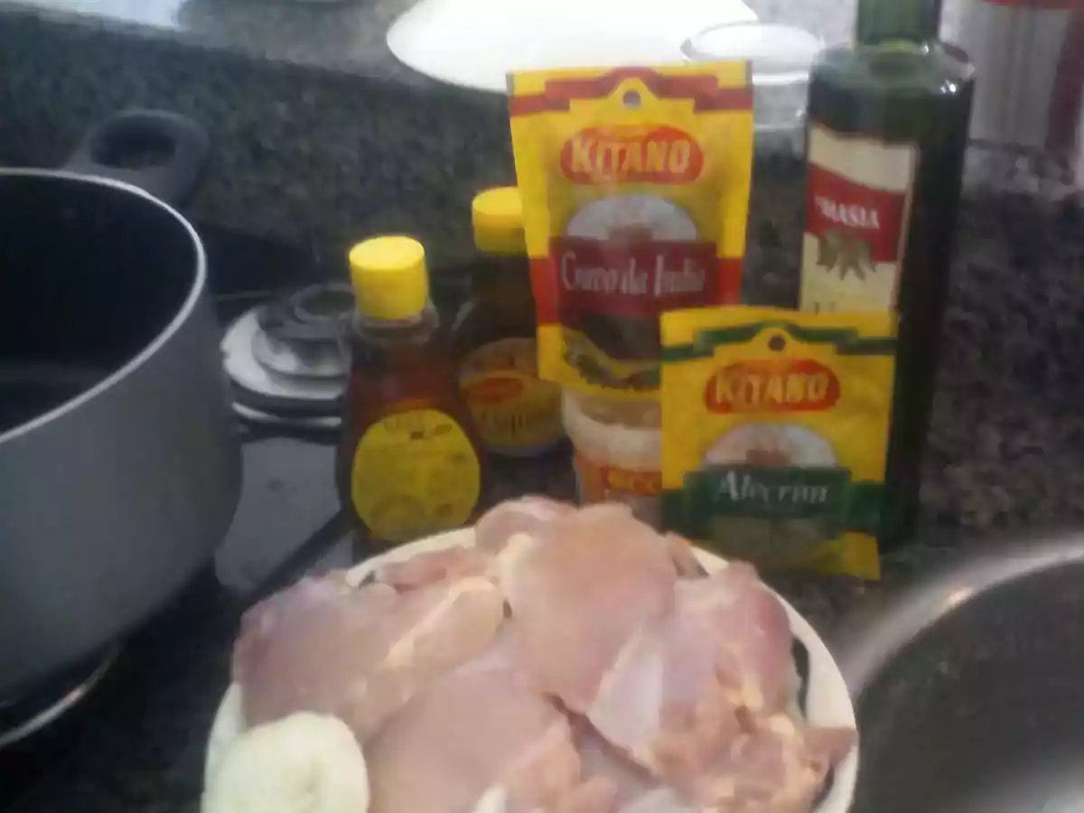 Frango ao molho com cravo, alecrim, mostarda e mel