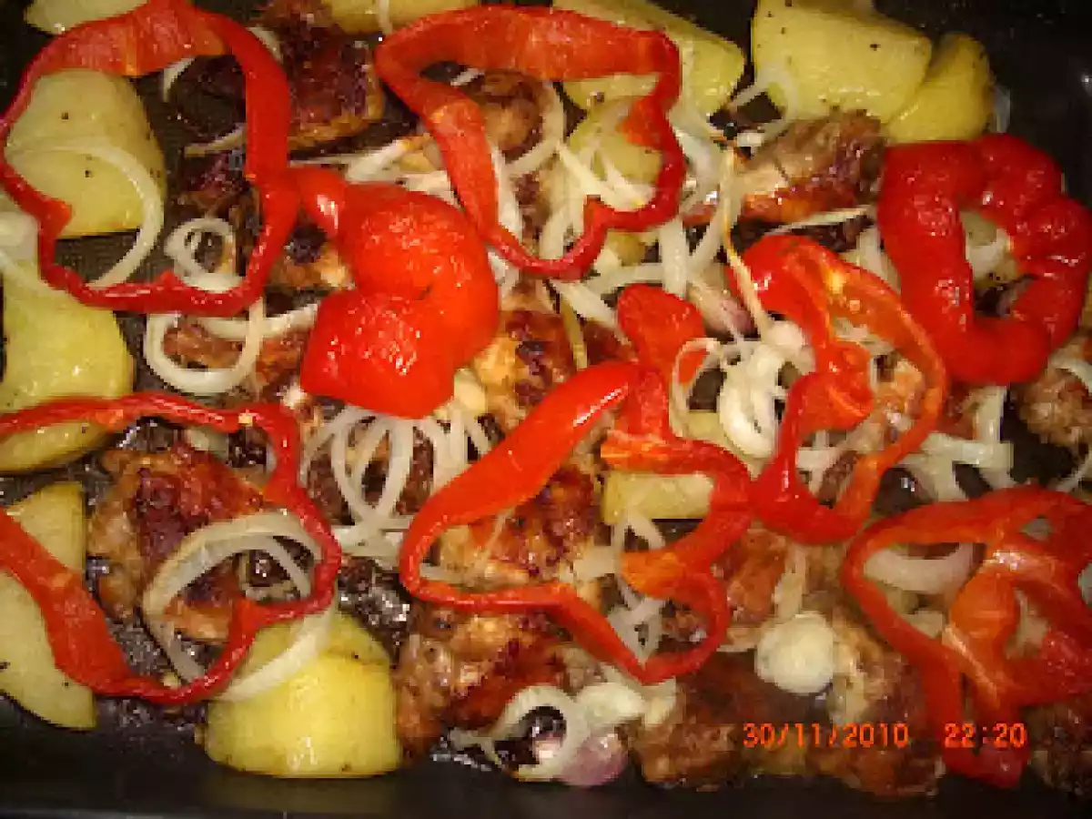 Frango Assado com Batatas, Pimentão e Cebolas - foto 2