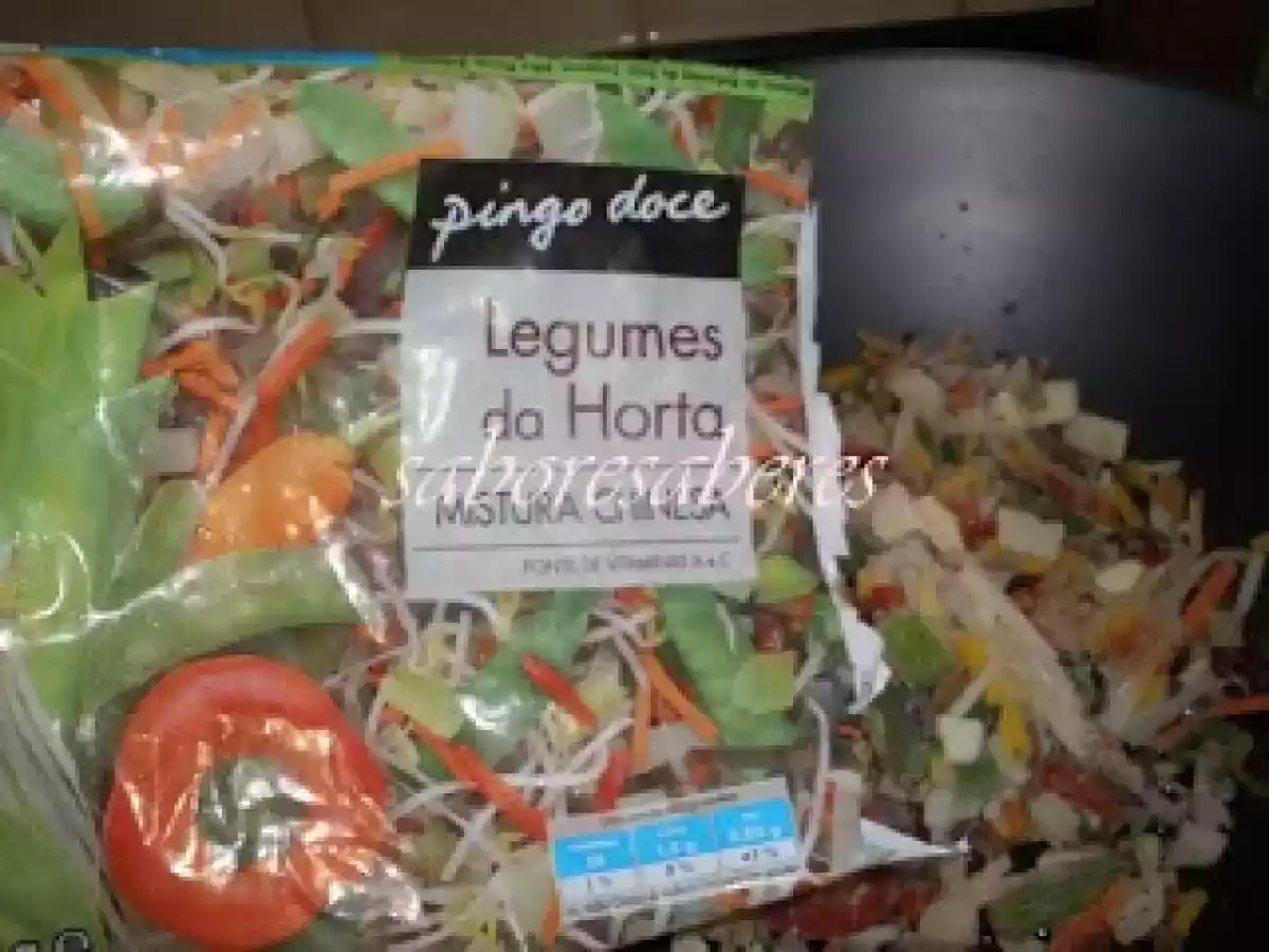 Frango assado com Legumes chineses e Noodles sabor Cogumelos - Wok - foto 2