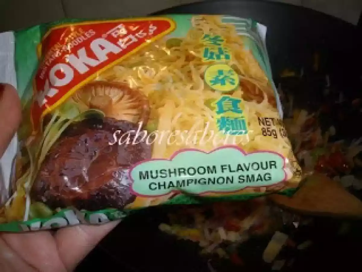 Frango assado com Legumes chineses e Noodles sabor Cogumelos - Wok - foto 3